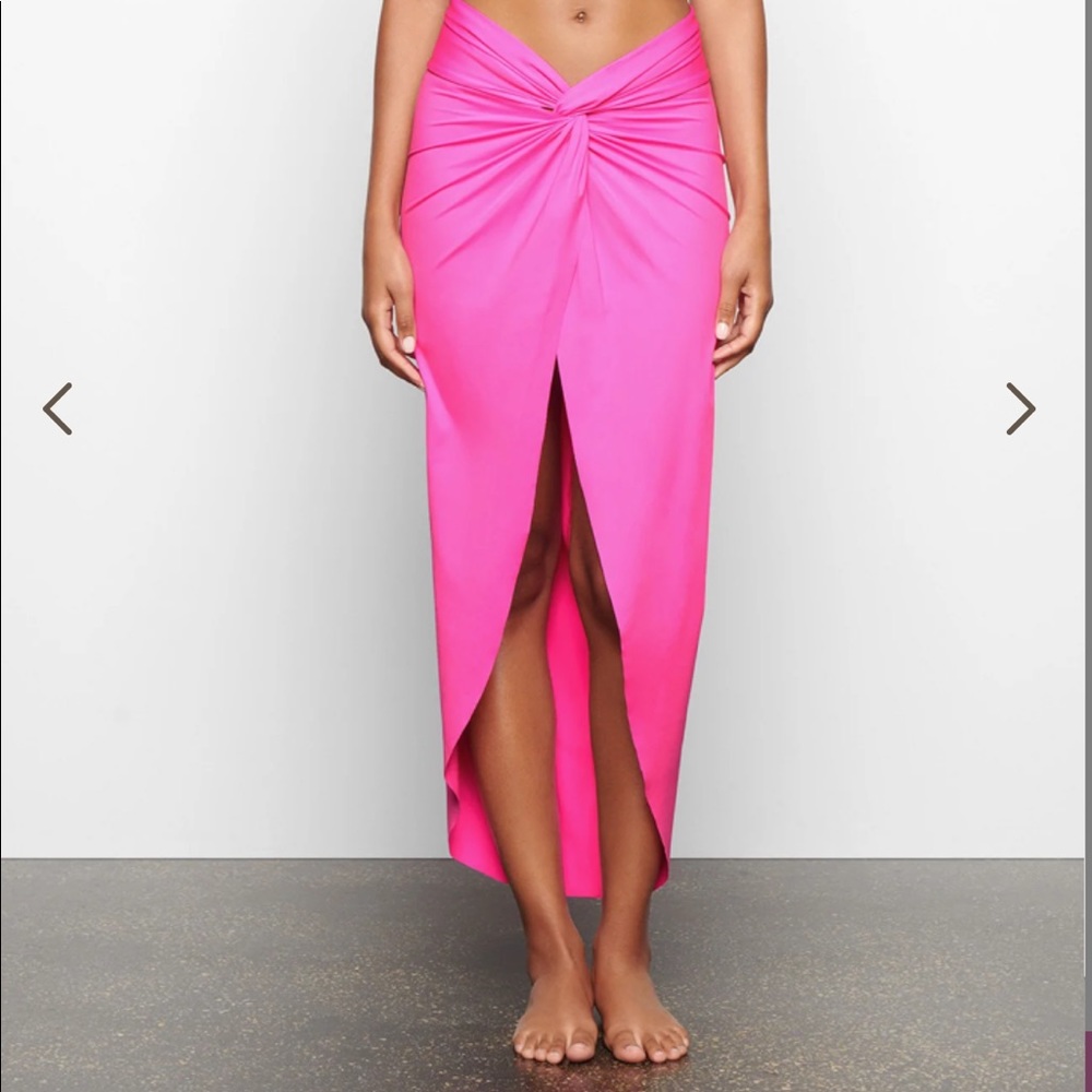 SKIMS SWIM SARONG SKIRT 💗